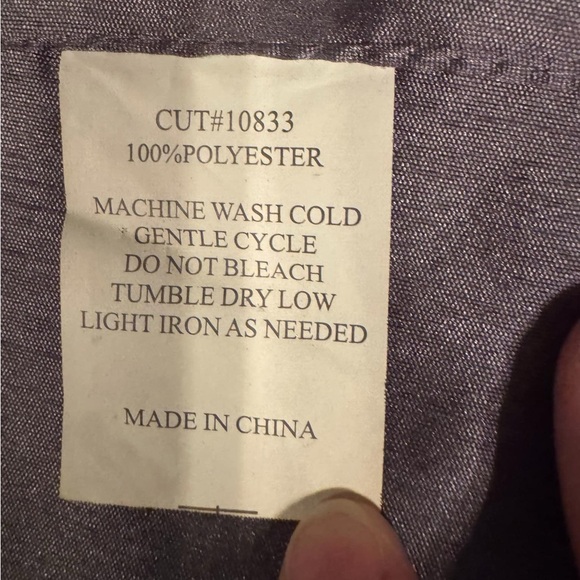 Set of 2 Gray curtains like new no callouts length 80in width 37in - Picture 4 of 6